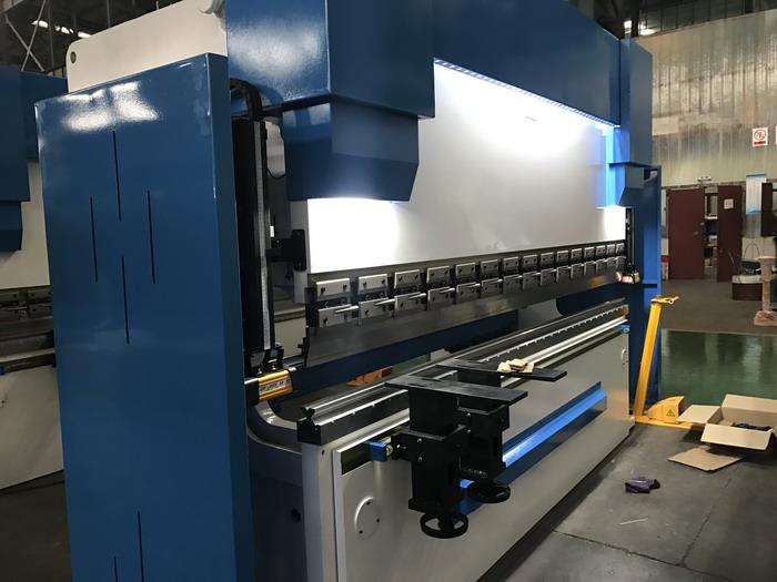 Tuam Tshoj ua 4 AXIS 3m CNC Pressbrake ESA S640 DSP MCS Laser kev tiv thaiv kev ruaj ntseg