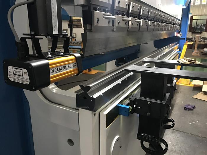 Ltalis tsim sab saum toj punch thiab 4 V tuag ESA S640 CNC Pressbrake xws li