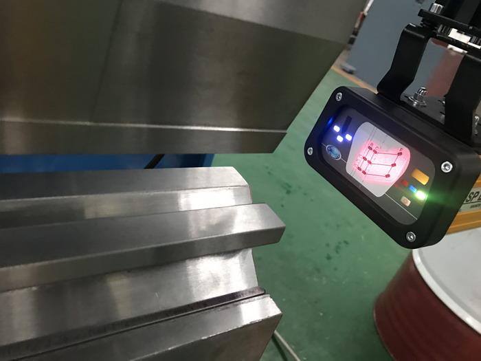 ITALY DSP Laser kev tiv thaiv rau yawei suav teb 4 axis cnc pressbrakes