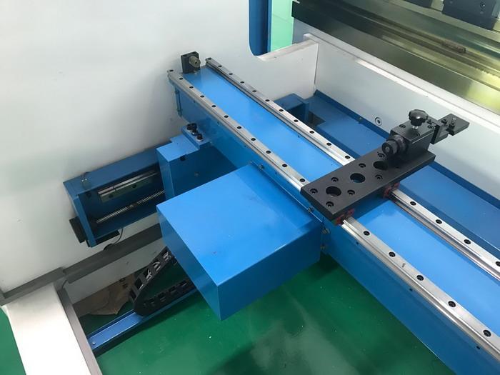 Yawei 4 axis CNC Synchro Press brake bending fingers moving on dual linear guide 3m 160T