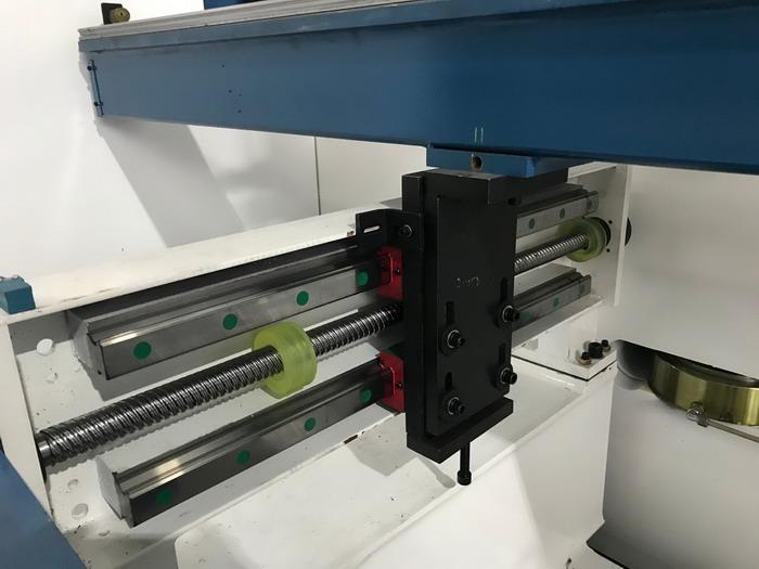 AHYW Yawei 4 axis cnc synchro pres rbakes X axis bending back gauges