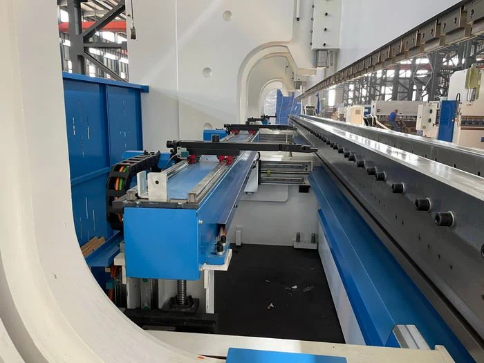 XRZ1Z2 4 axis auto cnc press brakes bending abck gauge ahyw yawei china